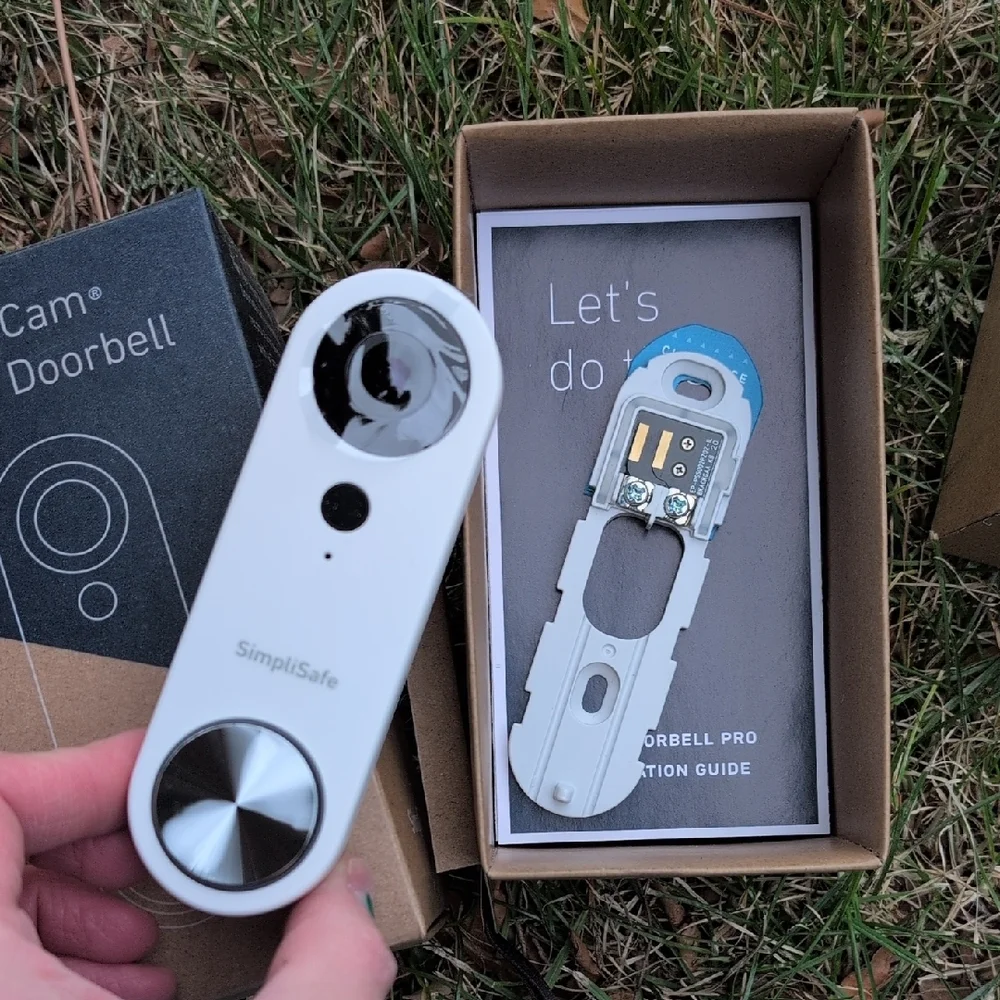 Simplisafe White Video Doorbell NIB